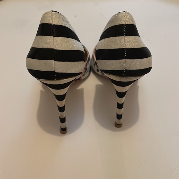 JustFab Black and White Stripe with Floral Pumps Size 5.5 *bonus wallet* - Picture 6 of 9
